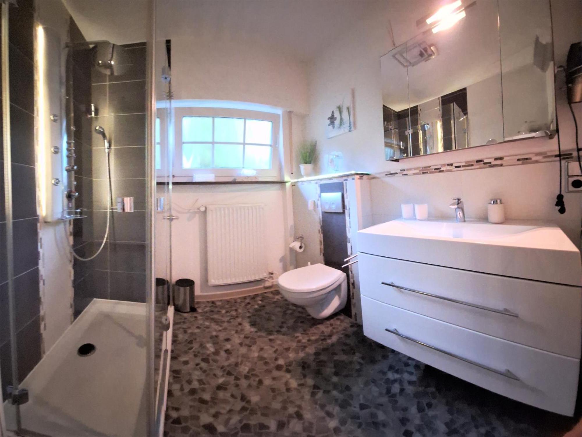 Seeblick-Ferienwohnung Im "Ferienhaus Agger-Blick" Mit Traumhafter Sonnen-Terrasse, Sauna, E-Kamin & Kajak Ґуммерсбах Екстер'єр фото